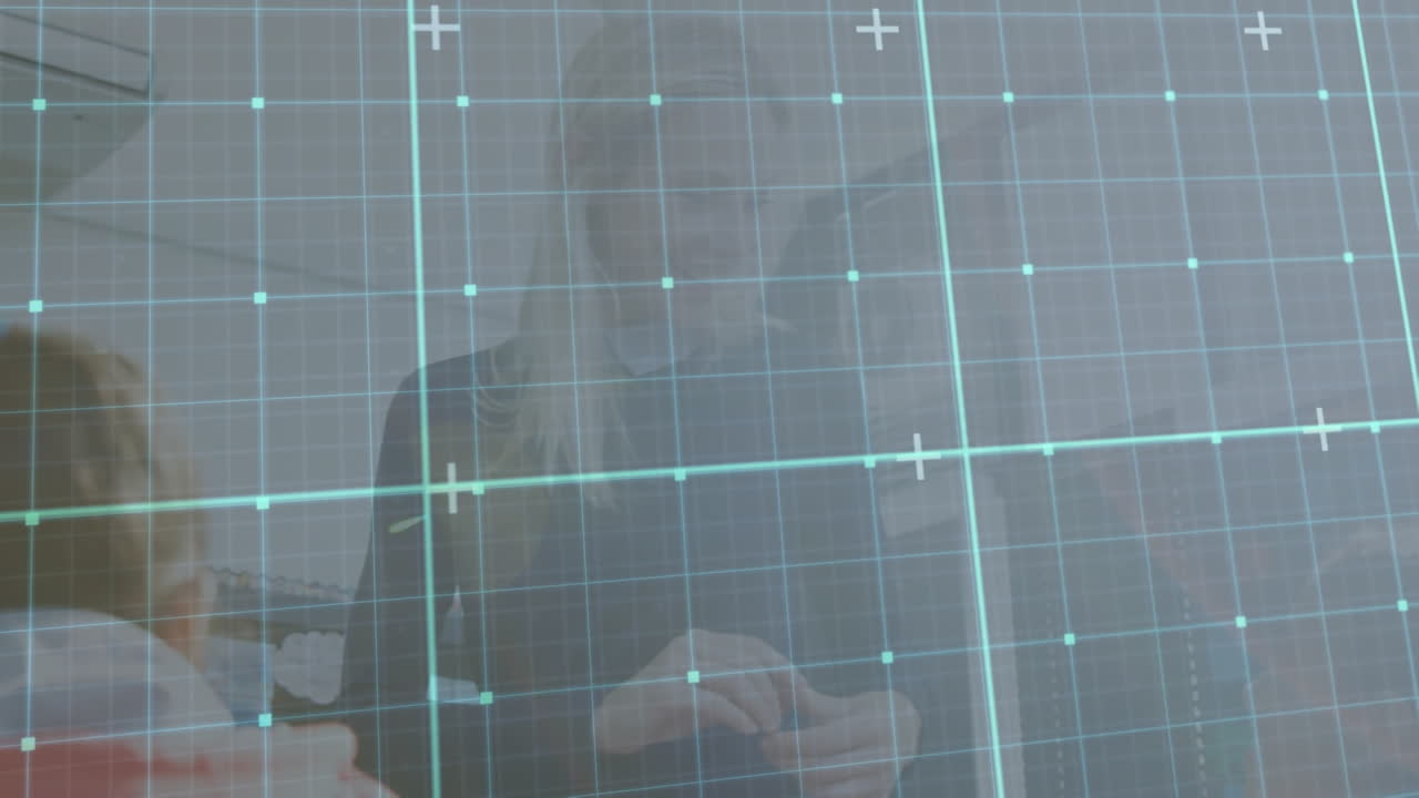 animación del procesamiento de datos sobre maestras caucásicas con escolares diversos