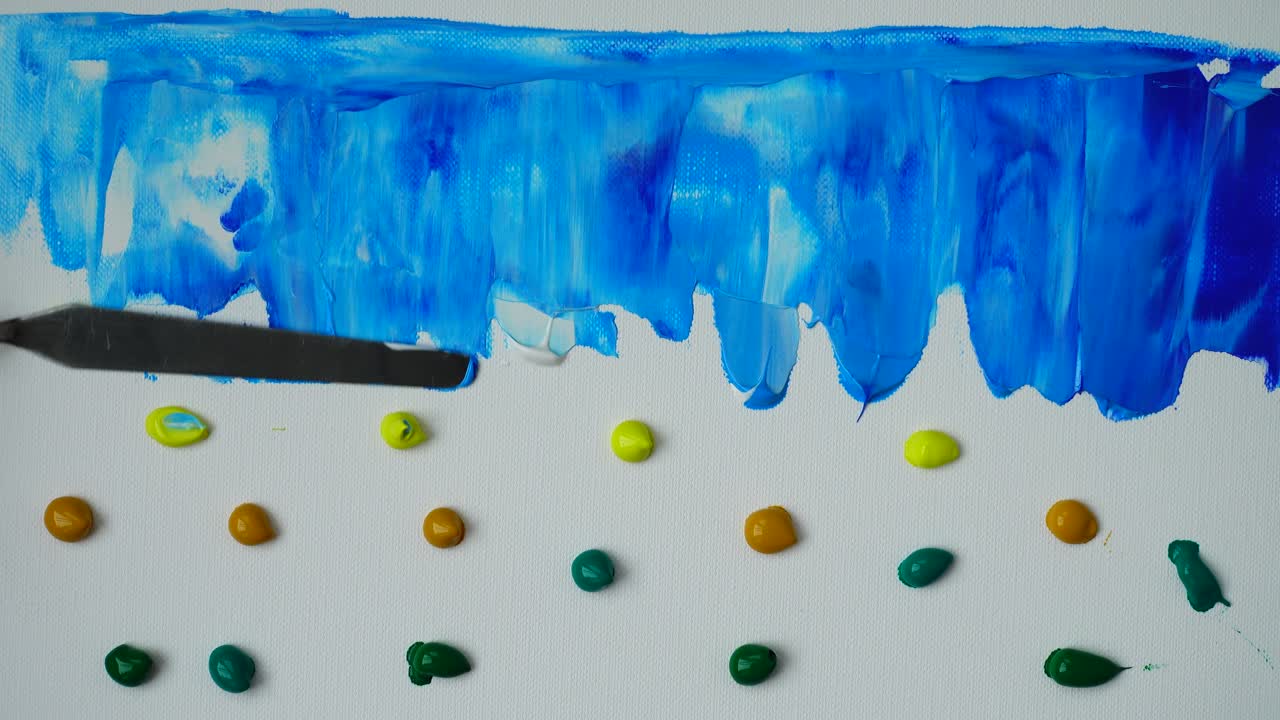 L'artista disegna uno sfondo astratto acrilico