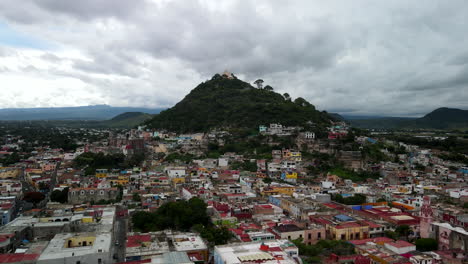 vista de atlixco e iglesia en mexico