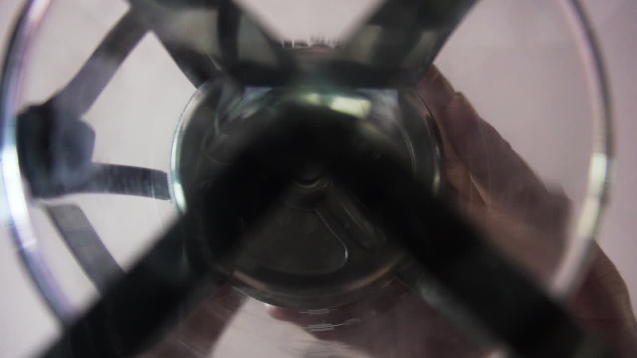 프렌치 프레스 커피 메이커의 밑면