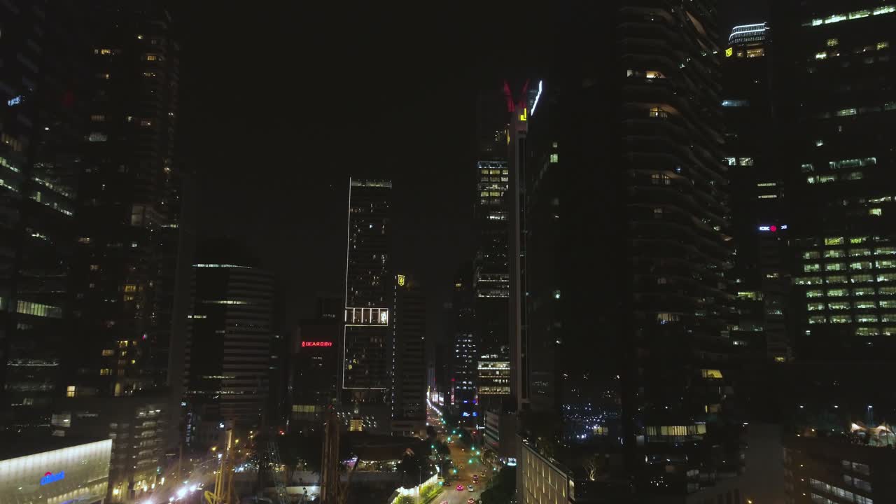horizonte de la ciudad en la noche