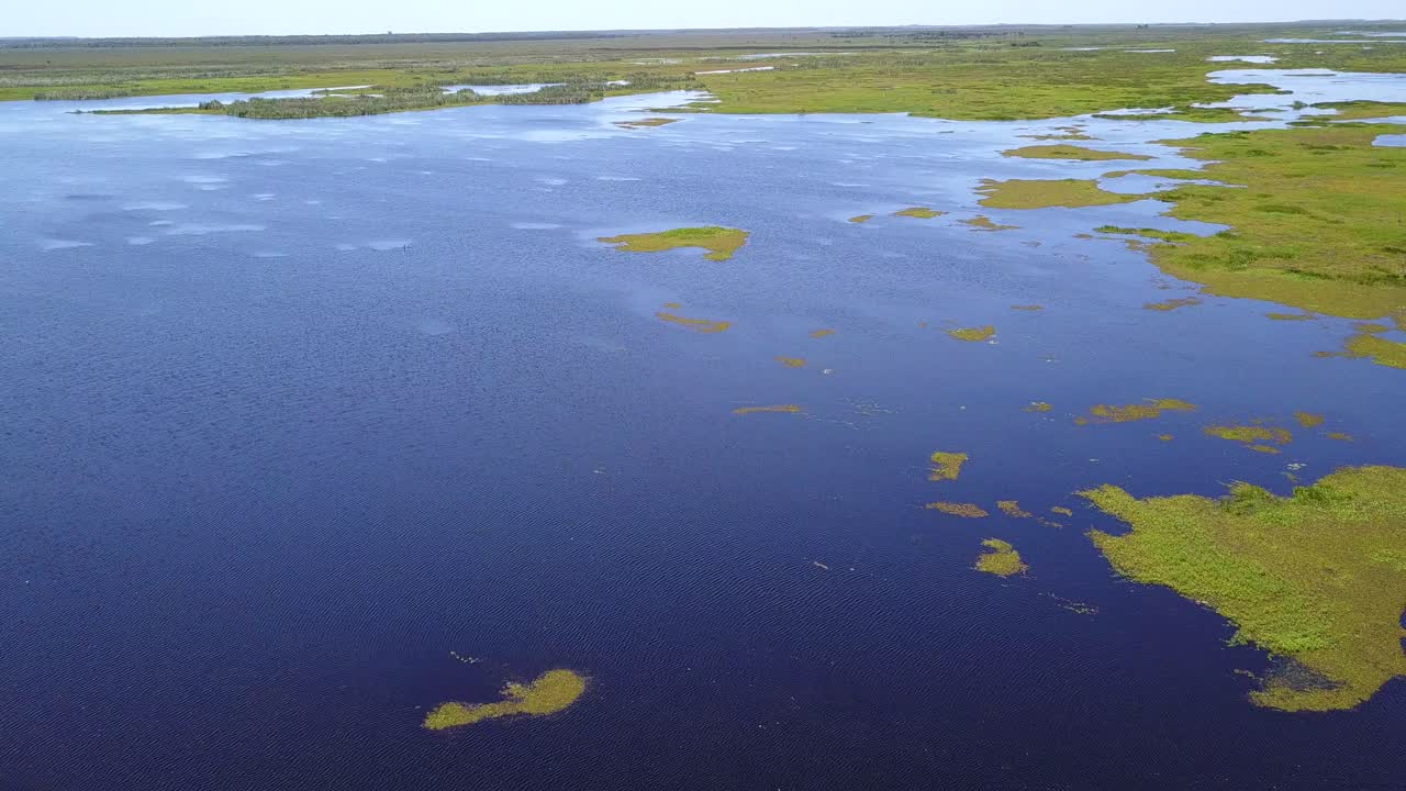 Koillis-Argentiinan kosteikot dronella kuvattuna