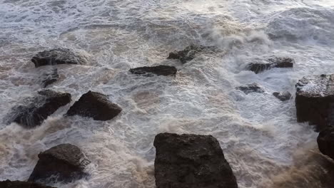 Nombre:-Olas-Del-Mar-Golpeando-Las-Rocas