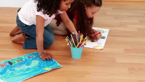 Little-children-drawing-together-in-class