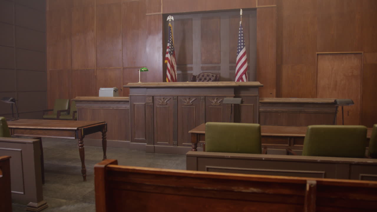 미국 법정 방은 빈 방으로 촬영을 확립합니다.