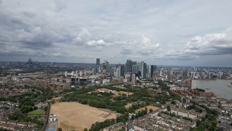 canary wharf londres reino unido drone vista aérea 4k material de archivo
