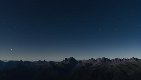 Cielo-De-Estrellas-Nocturnas-En-Lagorai,-Una-Cadena-Montañosa-En-Trentino