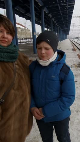 traveling people, mother and child