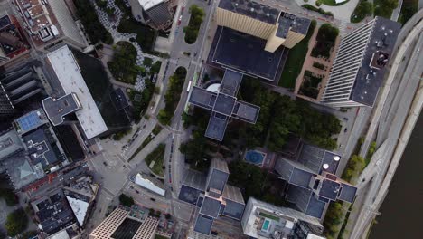 Aerial-view-rotating-over-buildings-and-the-Point-state-park,-in-Pittsburgh---overhead,-drone-shot