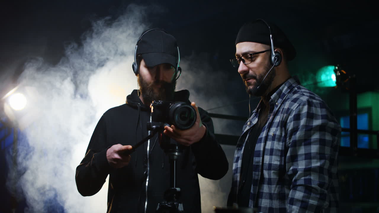 el equipo de producción de la película en acción