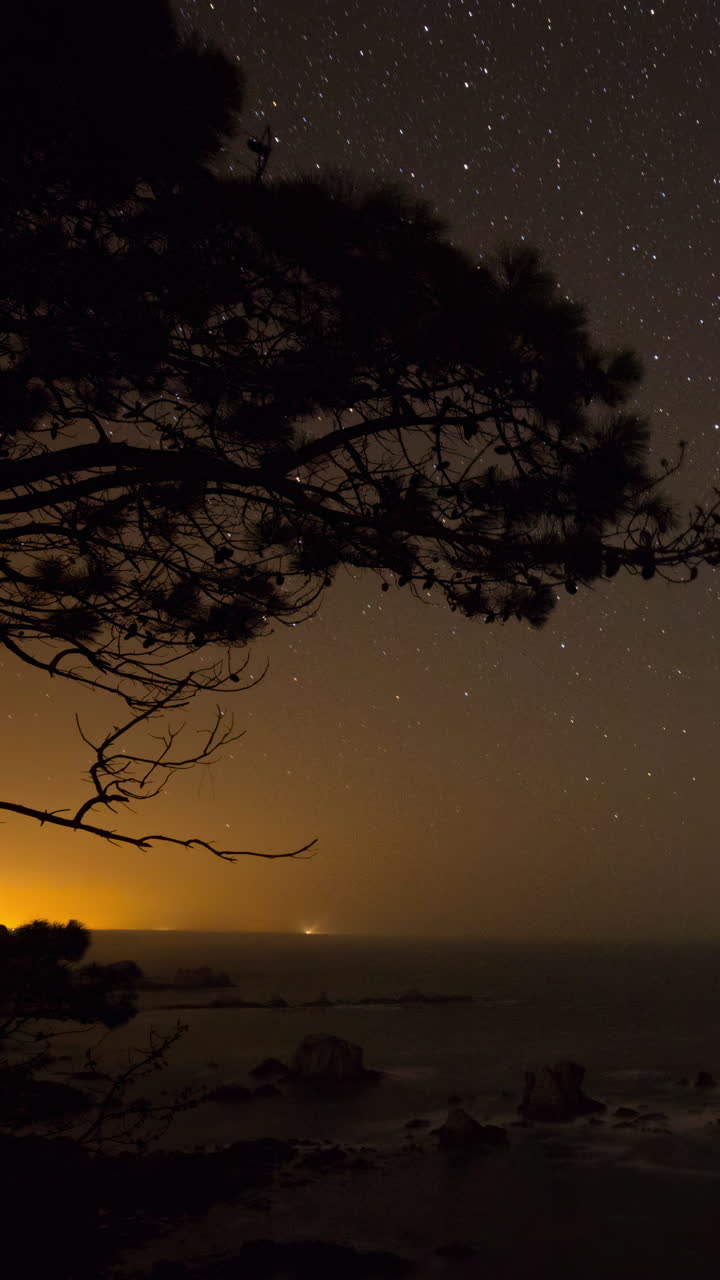 playa silencio, cudillero, espanha em vertical