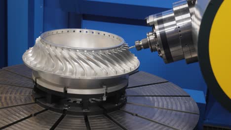 CNC-Fräsmaschine-Für-Die-Metallbearbeitung.-Schneiden-Von-Metall-Moderne-Verarbeitungstechnologie.