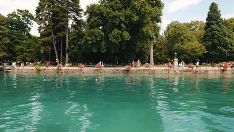 Schöner-See-Von-Annecy-In-Frankreich