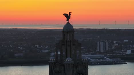 Liverpool,-Edificio-Del-Hígado,-Punto-De-Referencia,-Edificio-Real-Del-Hígado,-Amanecer,-Nube,-Drone,-Mañana,-Inglaterra,-Liverpool,-Centro-De-La-Ciudad-De-Liverpool,-LFC,-Albert-Dock