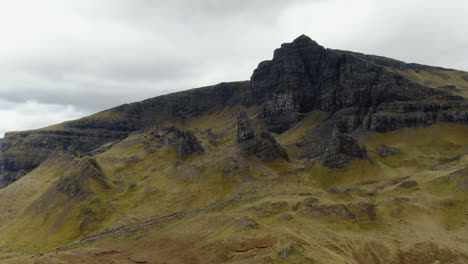 The-Storr,-Una-Hermosa-Colina-Rocosa-En-La-Península-Trotternish-De-La-Isla-De-Skye-En-Escocia