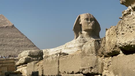 the sphinx and the great pyramid in cairo