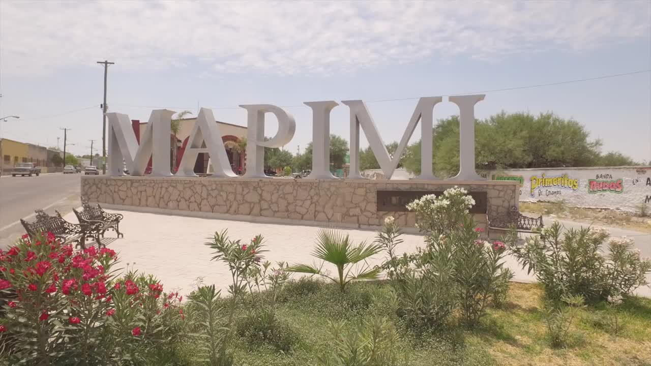 Entrance to Mapimi, tourist sign