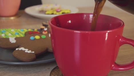 Servir-Mi-Café-De-La-Mañana-Y-Comer-Algunas-Galletas-Antes-De-Comenzar-Mi-Día-En-El-Trabajo