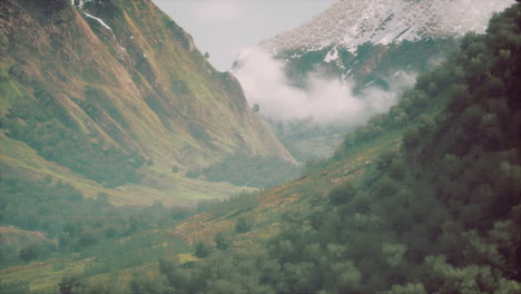 Alta-Montaña-En-El-Tiempo-De-La-Mañana