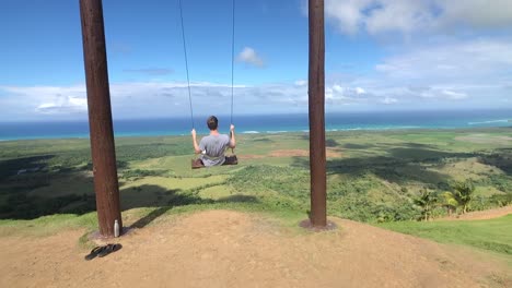 Montana-Redonda-Mountaintop-Swing-Touristenattraktion-In-Der-Dominikanischen-Republik