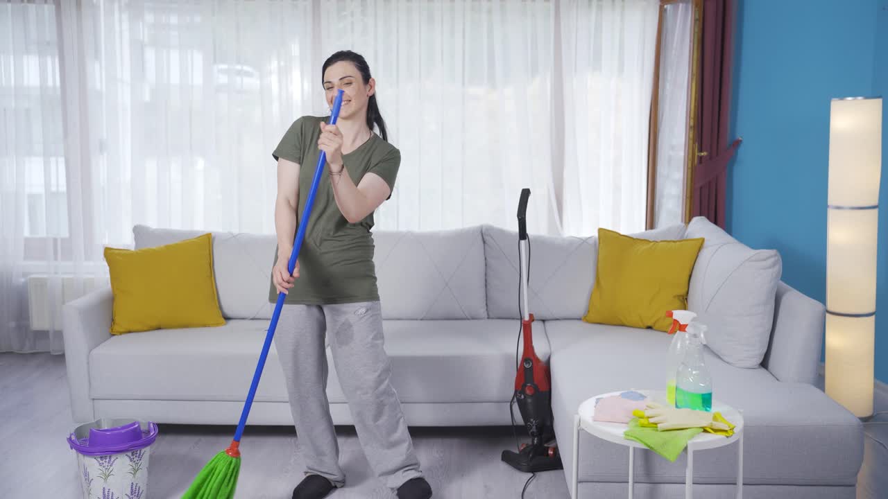 비레다 손잡이로 춤을 추는 여자