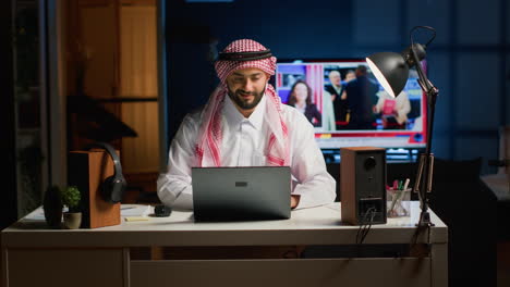 Businessman-typing-on-laptop