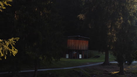 Propiedad-De-Casa-De-Campo-De-Chalet-Rural-Rústico-De-Madera-Y-Su