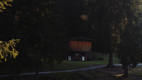 propiedad de casa de campo de chalet rural rústico de madera y su