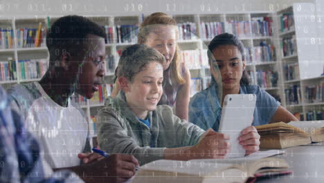 animación del procesamiento de datos y el globo sobre diversos estudiantes que utilizan tableta.