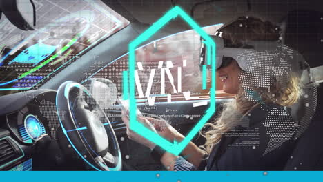 animación de procesamiento de datos y nft sobre mujer caucásica en auriculares vr y coche futurista