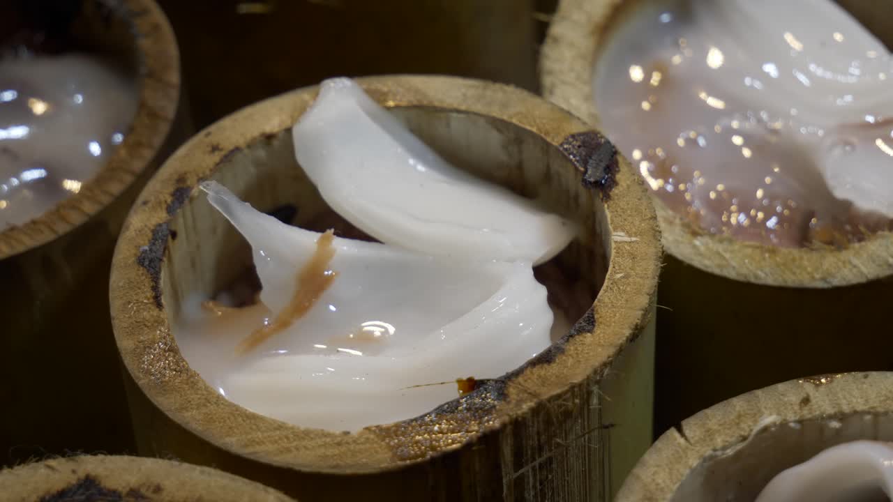 desierto de bambú en el puesto de comida de la calle mercado nocturno para la venta receta cocina sabrosa dulce