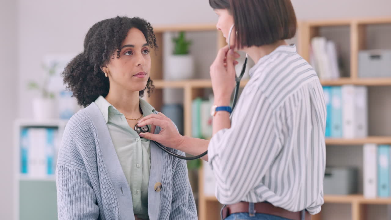 respiración, médico y mujeres con consulta