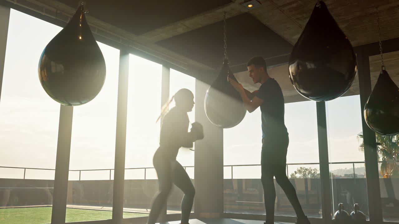 스포츠, 권투 및 코치와 함께 여성 훈련