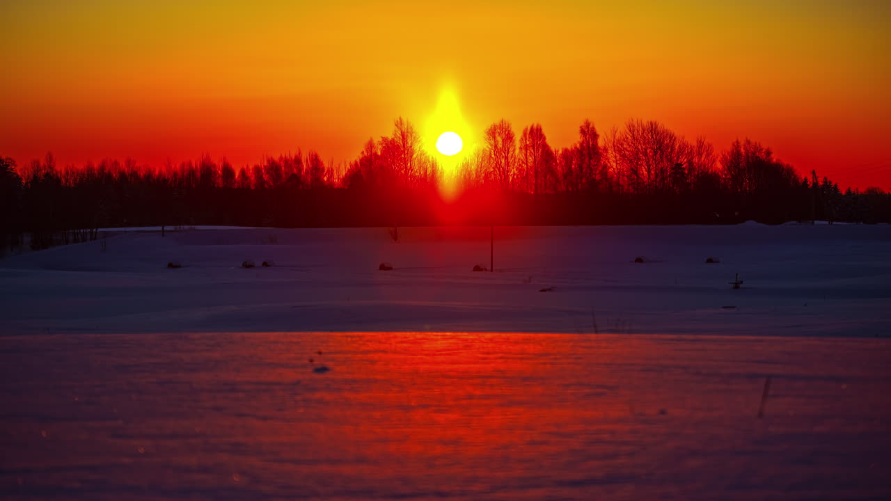 밝은 햇빛으로 겨울 풍경을 비추는 다채로운 타임랩스