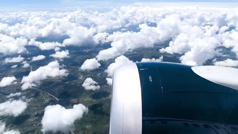 Disparo-En-La-Ventana-Del-Avión-Durante-El-Vuelo-En-México-Cruzando-Montañas