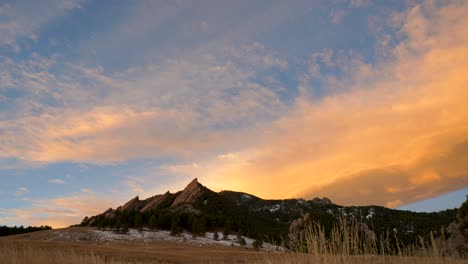 Lapso-De-Tiempo-Del-Amanecer-En-Boulder,-Co