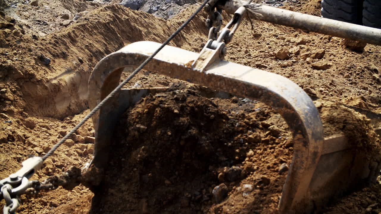 suciedad de carga de la excavadora