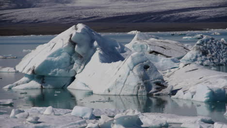 El-Glaciar-Se-Mueve-En-El-Agua-De-Islandia