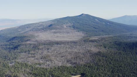 Luftaufnahme-Des-Wunderschönen-Ortes-Sky-Lakes-Wilderness-Mit-Mildem,-Kaltem-Nebelklima,-Nebliger-Tag-In-Sri-Lanka-Auf-Den-Großen-Hohen-Bergen-Voller-Niemand