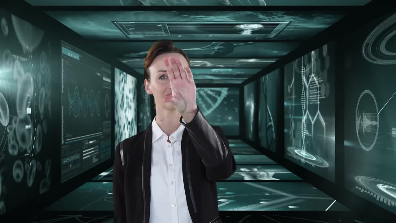 animación de una mujer de negocios tocando una pantalla virtual sobre pantallas con procesamiento de datos médicos