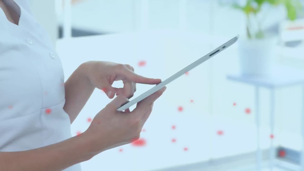 animación del patrón rojo sobre una doctora caucásica que usa una tableta