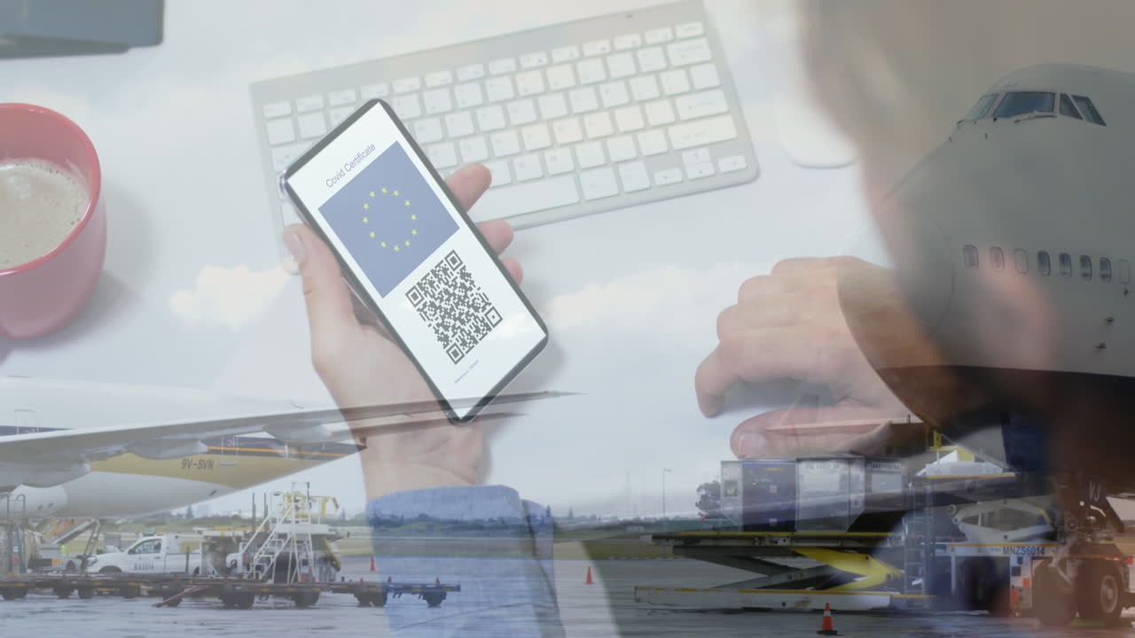 composición digital de un hombre sosteniendo un teléfono inteligente con código qr en la pantalla contra la vista del aeropuerto