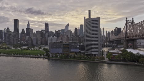 NYC-New-York-Aerial-v334-drone-flyover-East-River-and-Roosevelt-Island-capturing-traffic-on-57th-street,-Sutton-Place-and-Midtown-East-Manhattan-cityscape---Shot-with-Mavic-3-Pro-Cine---September-2023