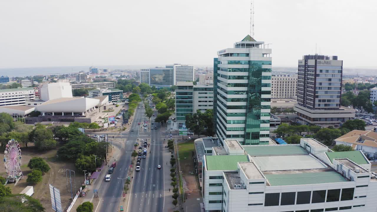 vista aérea de 4k de la ciudad de accra central la capital de ghana