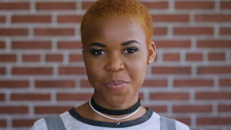 cara, riendo y mujer negra