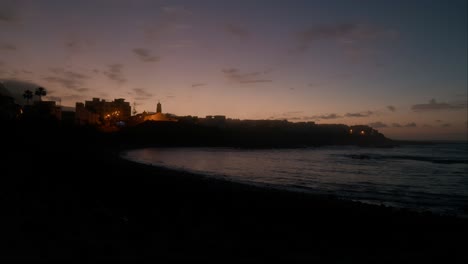 Hora-Azul,-Olas-En-Cámara-Lenta-En-La-Playa-De-Beeble-En-Playa-La-Caleta-De-Interián-En-Tenerife-Durante-El-Anochecer,-Islas-Canarias