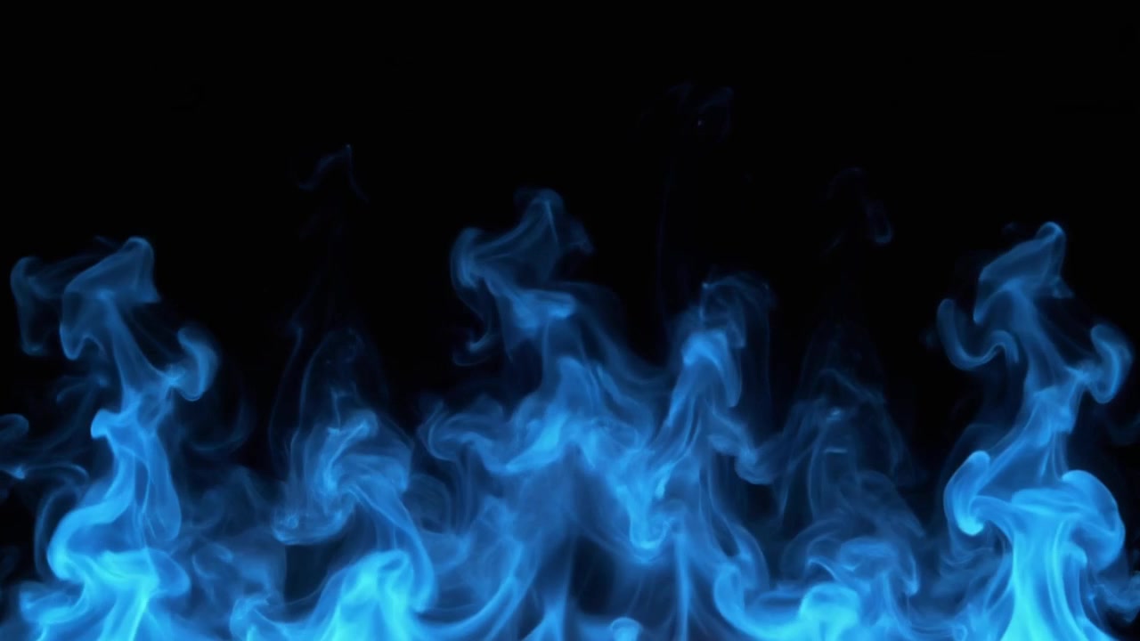 Fiamme blu che si innalzano su sfondo nero