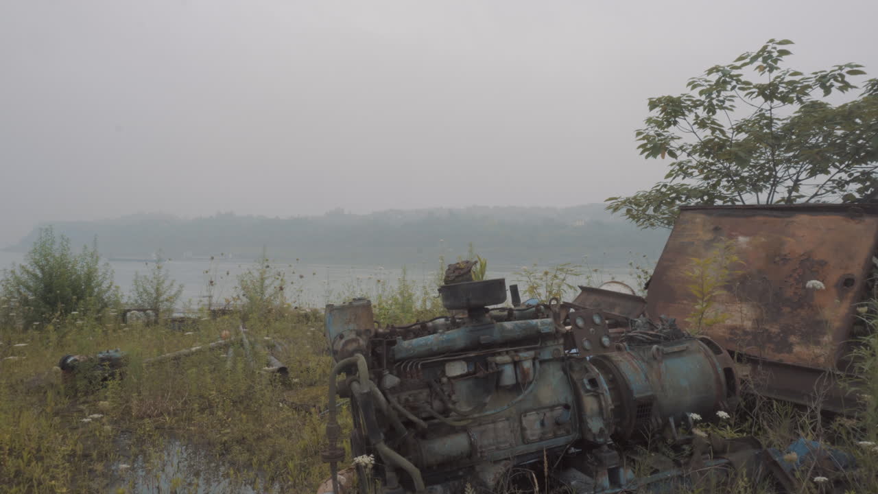 강으로 폐쇄된 조선소 부지