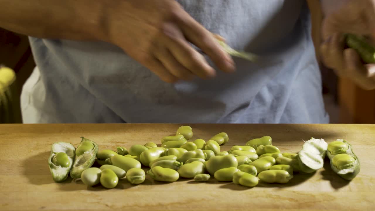 Preparing fava beans