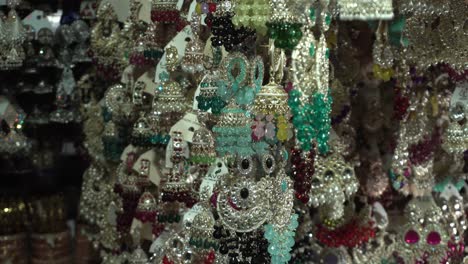 Selling-jwellery-ornaments-in-the-open-market